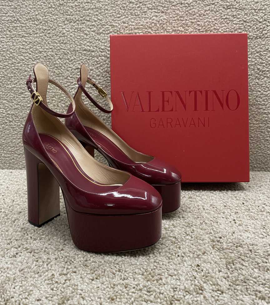 Scarpin Valentino Tan-Go.