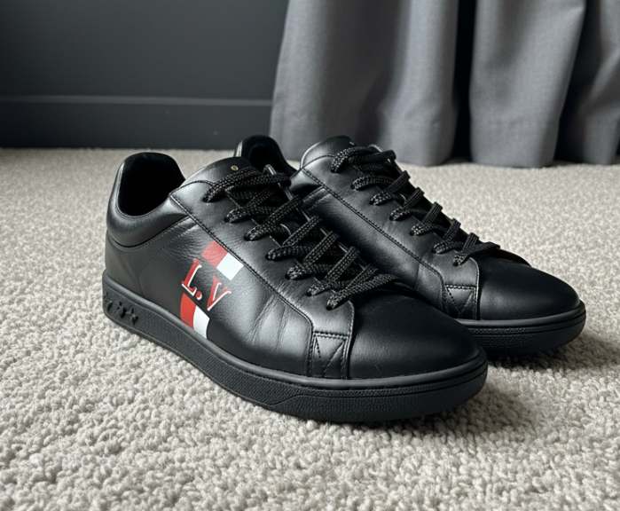 Foto do tênis LV Luxembourg .