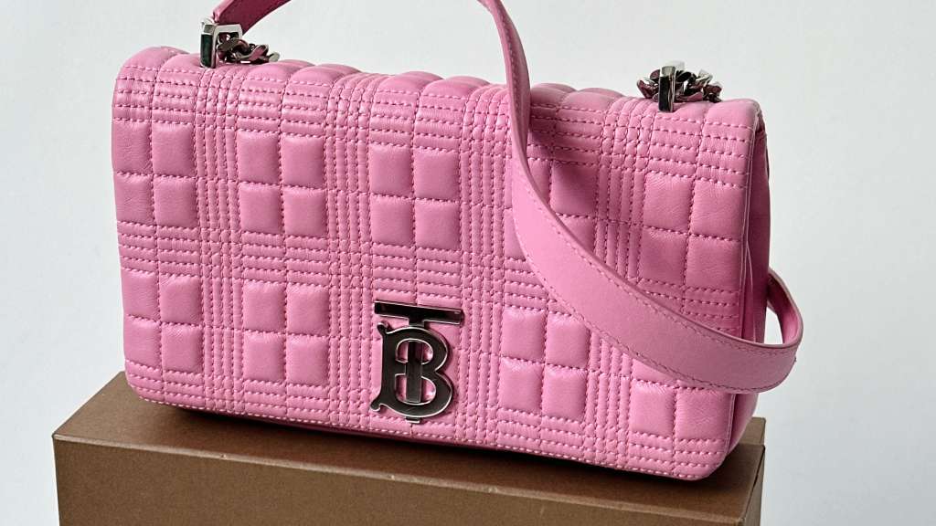 Foto de bolsa Burberry.