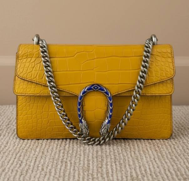 Foto de uma das Bolsas Gucci Amarelas para Réveillon modelo Dionysus.