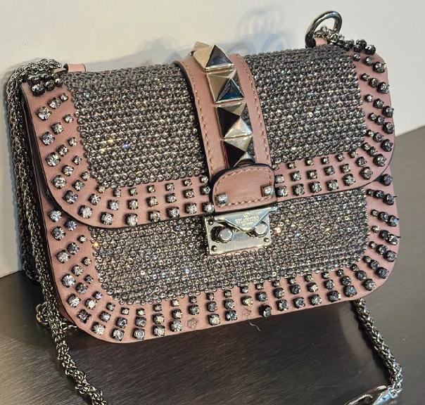 Foto de Bolsa Valentio Glam Lock Bordda com Pedras Brilhantes.