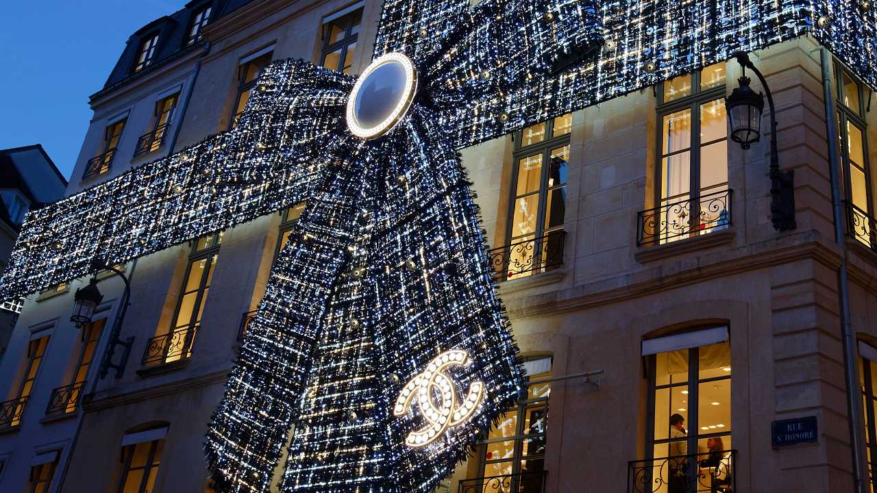 capa do post sobre fachada de natal da Chanel