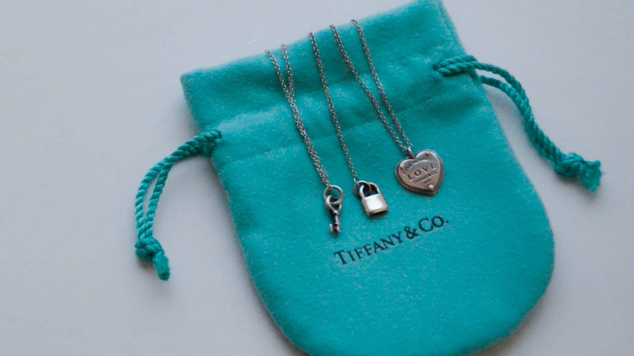 capa do post sobre presentes de luxo para mulheres neste natal