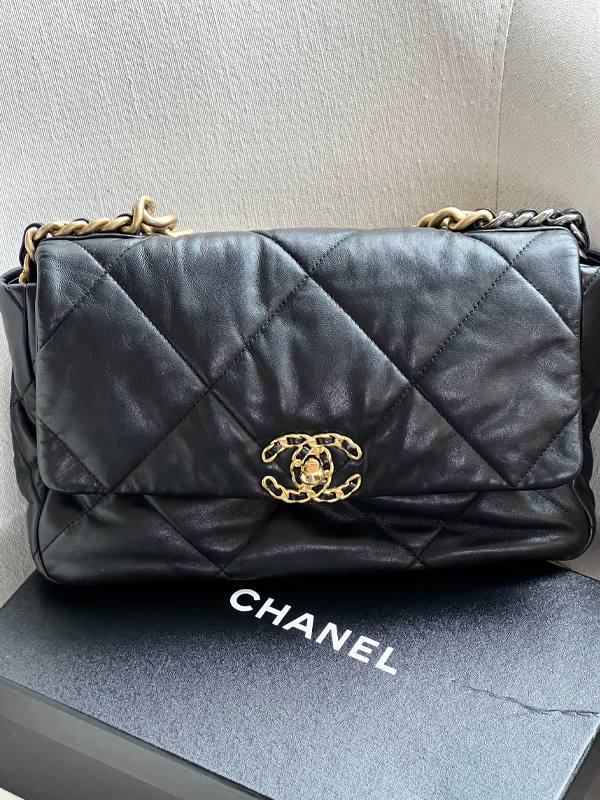 Bolsa Chanel 19. Clique na imagem e confira mais modelos da marca!