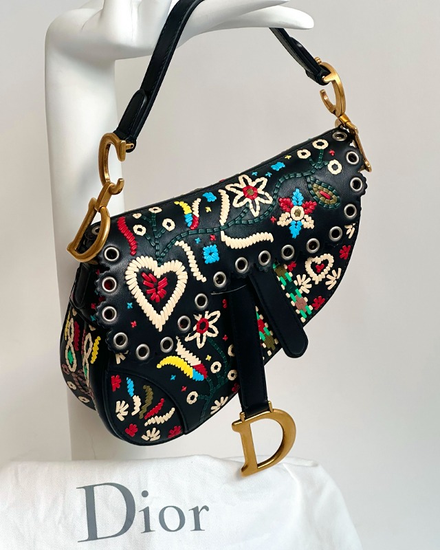 Bolsa Dior Saddle. Clique na imagem e confira mais modelos da marca!