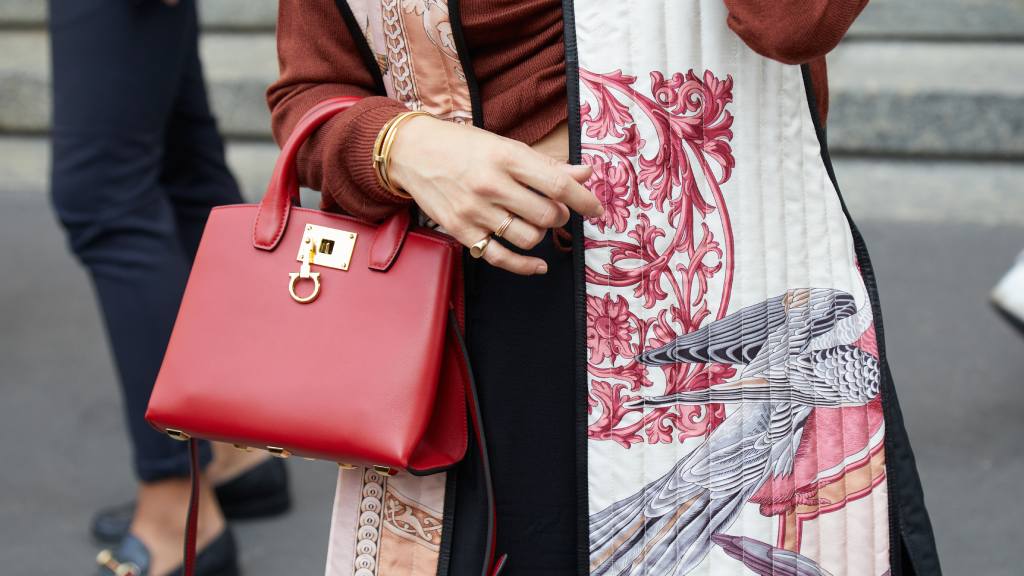 Explore uma seleção de Acessórios Ferragamo na Cyber Week perfeitos para presentear ou completar looks com toque do luxo italiano.