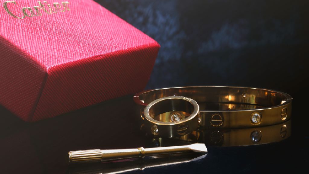 Descubra os achados das marcas de luxo na Xmas Sale do Etiqueta Única: acessórios femininos icônicos para presentear ou investir.