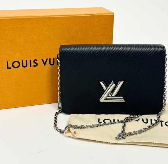 Foto da LV Twist uma das bolsas tiracolo de uma das maiores marcas francesas de luxo: Louis Vuitton.