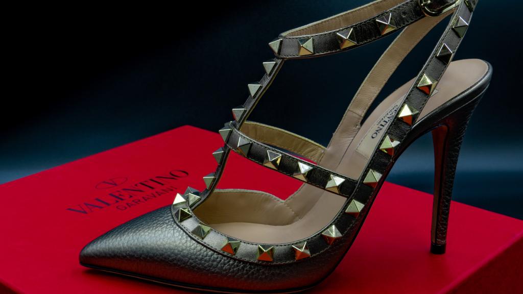 Presentes de Natal Femininos: Sapatos de Salto de Marcas de Luxo: Modelos de marcas famosas para emocionar.