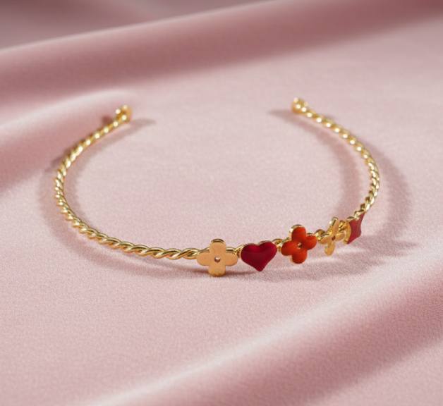 Foto de um dos acessórios femininos louis vuitton na cyber weew: Tiara Sweet.