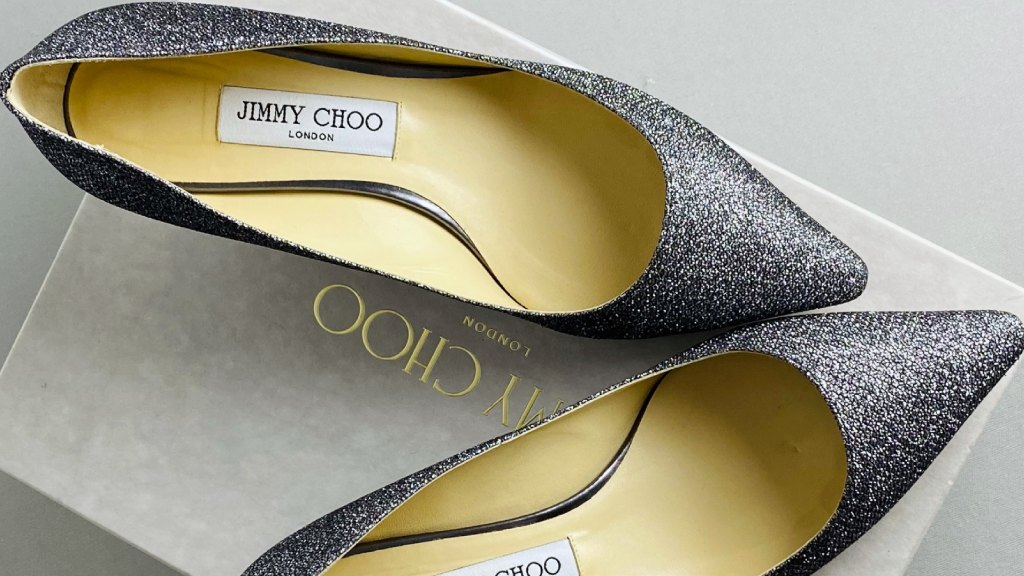 Conheçs os famosos Scarpin de Bico Fino das maiores marcas de luxo perfeito para presentear ou para looks de festas como natal e réveillon.