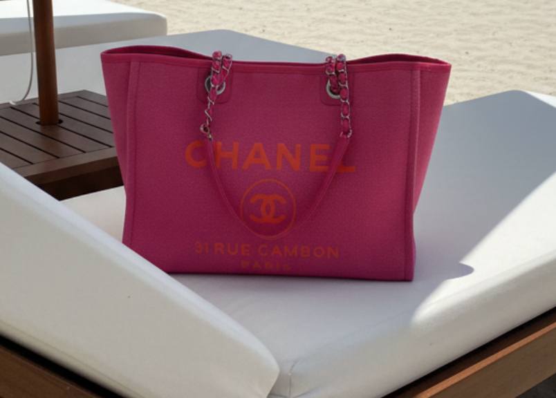 Foto de uma Bolsa Tote Chanel Deuaville.