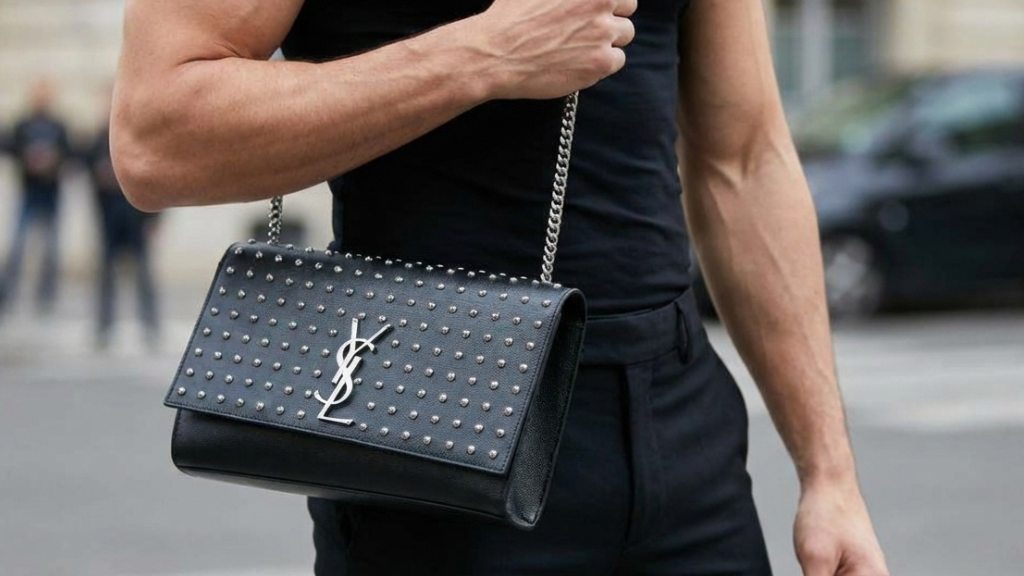 Desfile Saint Laurent masculino Inverno 2026/2027: Anthony Vaccarello se inspira em James Baldwin. Aqui está tudo o que você precisa saber!