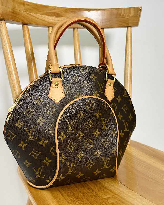 Foto da bolsa Louis Vuitton Ellipse com formato oval menos óbvio perfeito para fugir dos clássicos populares.