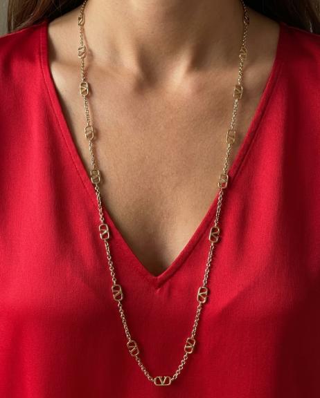 Foto do Colar Valentino VLogo Dourado uma das joias e bijoux das marcas de luxo na summer sale.