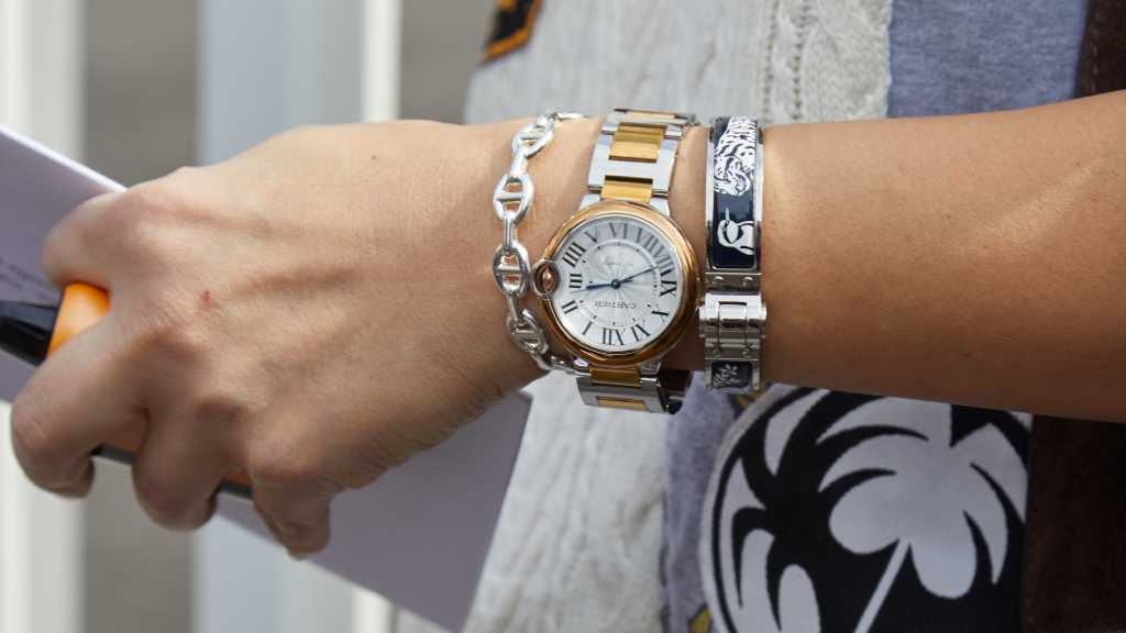 Conheça modelos de pulseiras femininas de grandes marcas de luxo na Summer Sale que vão transformar seu look: de joias a bijoux.