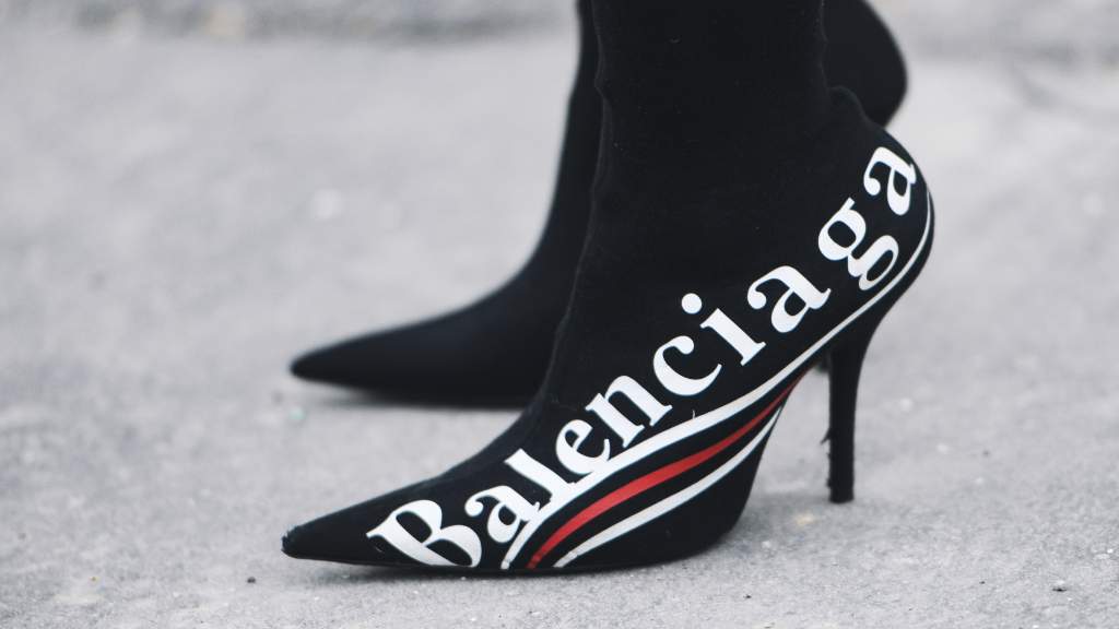 Tudo sobre a Collab Balenciaga X Manolo Blahnik e os sapatos de luxo da Coleção Pre-Fall 2026.