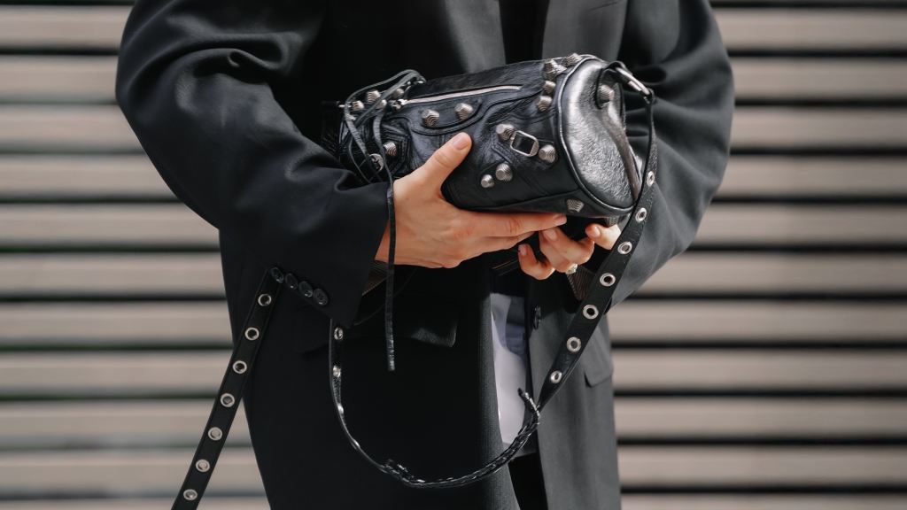 Fotos da Coleção Balenciaga Pre-Fall 2026: Primeiros looks Masculinos de Pierpaolo para a maison.