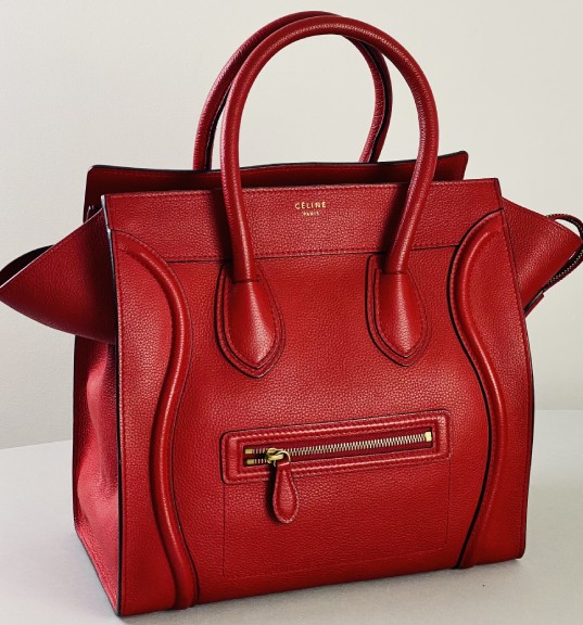 Foto de uma das bolsas tote da Celine clássicas e elegantes.