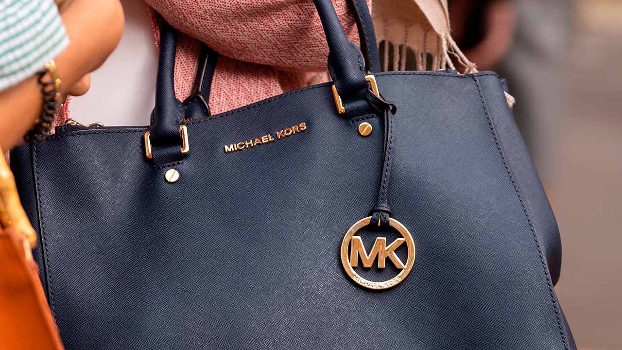 Conheça modelos de bolsas de marcas de luxo acessíveis na Summer Sale do Etiqueta Única: 3 it bags famosas da Coach, Michael Kors e Marc Jacobs