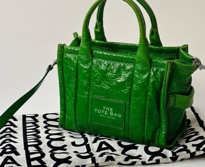 Foto de bolsa  marca de luxo americana Marc Jacobs.