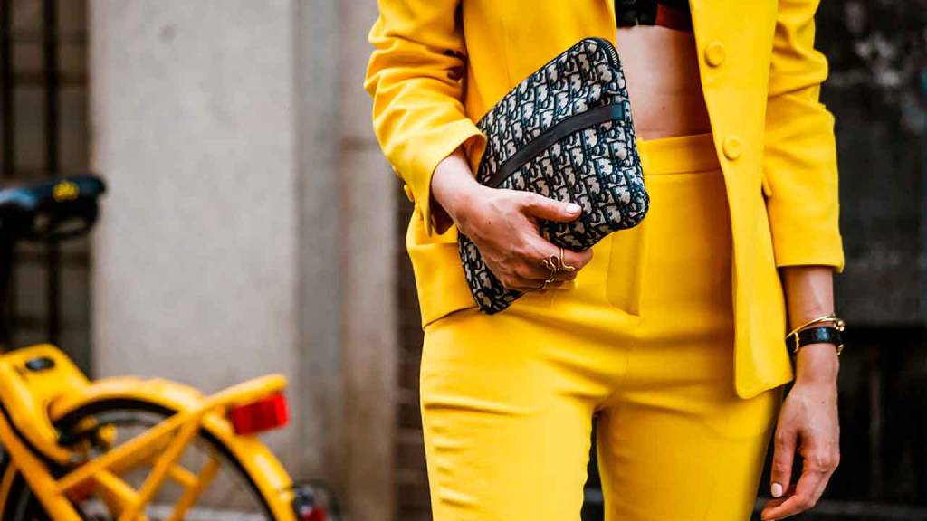 Confira ideias estilosas e elegantes de como usar blazer no verão com saias, vestidos, bermudas. 10 looks para se inspirar e arrasar!