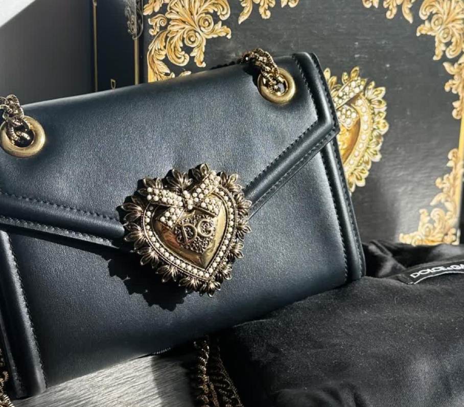 Foto de uma das peças mais icônicas da Dolce & Gabbana: Bolsa Devotion.