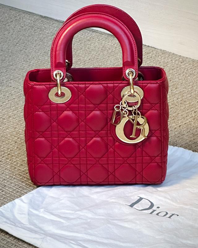 Bolsa Lady Dior. Clique na imagem e confira mais modelos da marca!