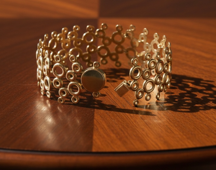 Foto de Pulseira de ouro da marca brasileira de joias Carla Amorim.