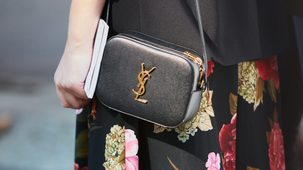 Camera Bags de Luxo: Conheça os melhores modelos da Gucci, YSL e Prada na Summer Sale.