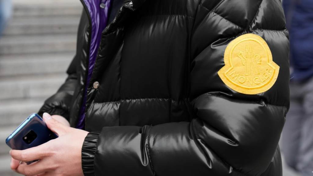 Tudo sobre o Desfile da Monclier Inverno 2026 em Aspen: A Inspiração no Western e fotos dos melhores looks que devem dominar os dias frios.