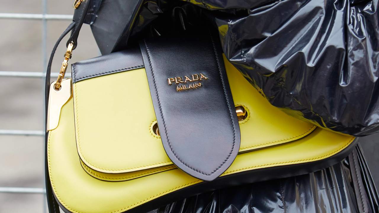 Tudo sobre o Desfile da Prada Inverno 2026/27 Feminino com apenas 15 modelos incluindo Bella Hadid.