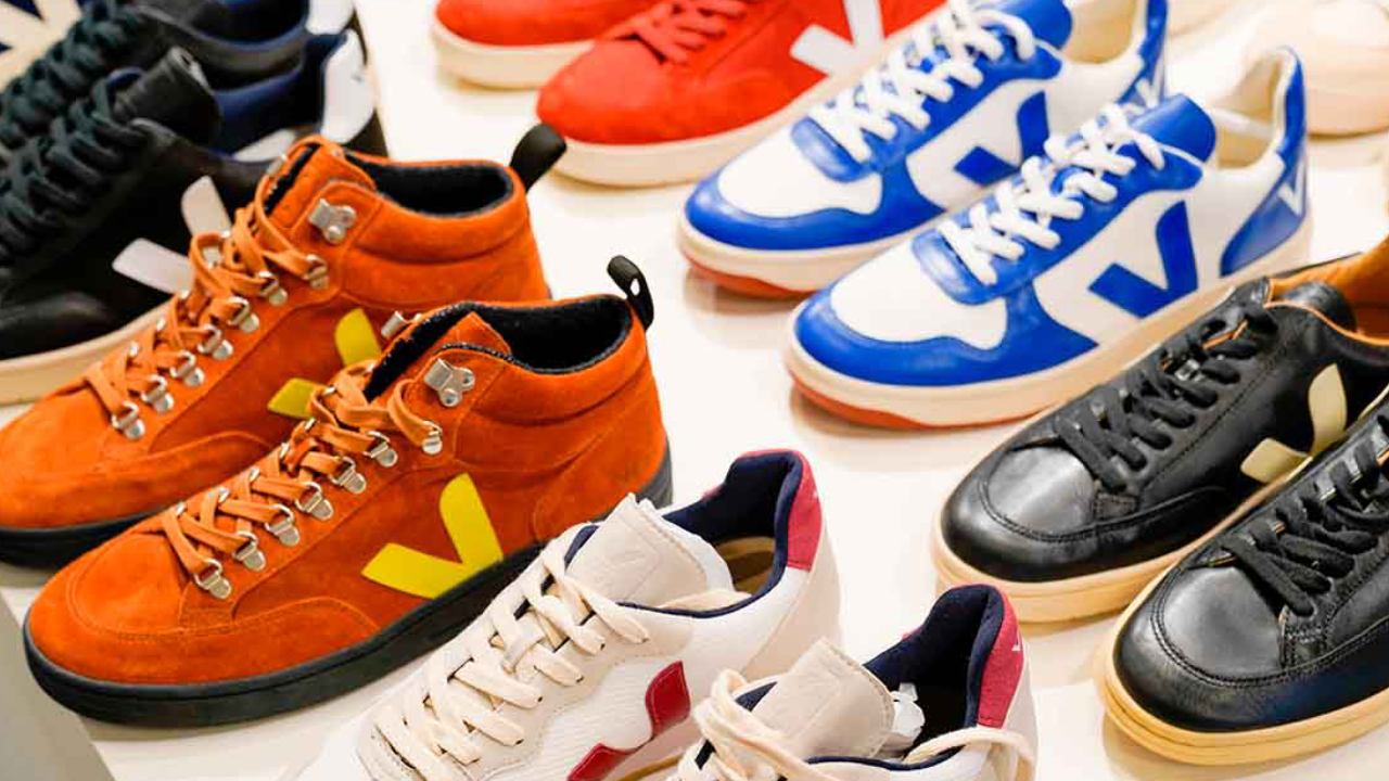 Tudo sobre a collab de tênis Veja X Magliano: sneakers sustentáveis com toque da moda italiana de luxo.