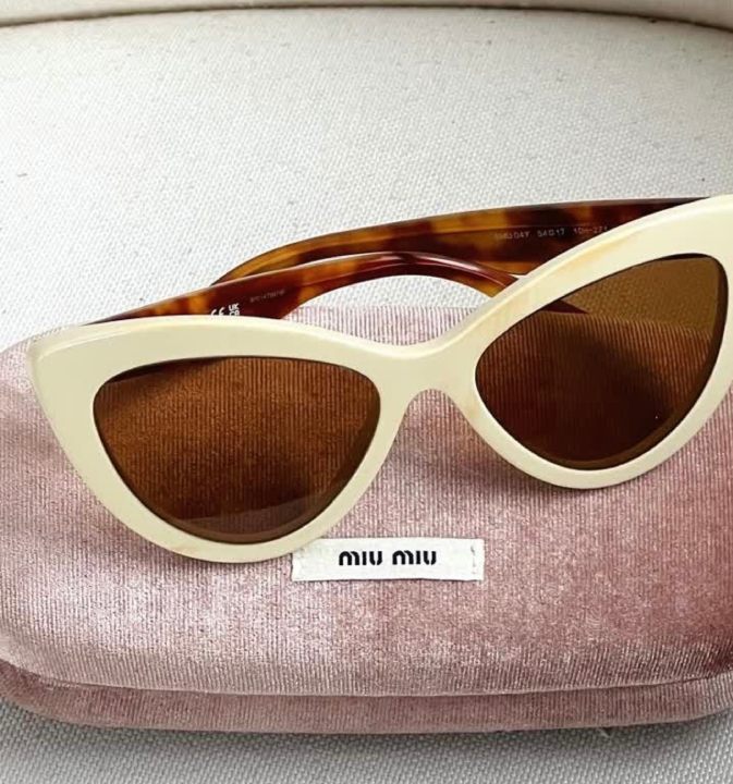 Foto de Óculos de Sol Feminino Miu Miu.