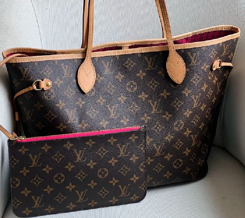 Foto de uma das bolsas das marcas francesas mais procuradas no Etiqueta Única, modelo Neverfull da Louis Vuitton.