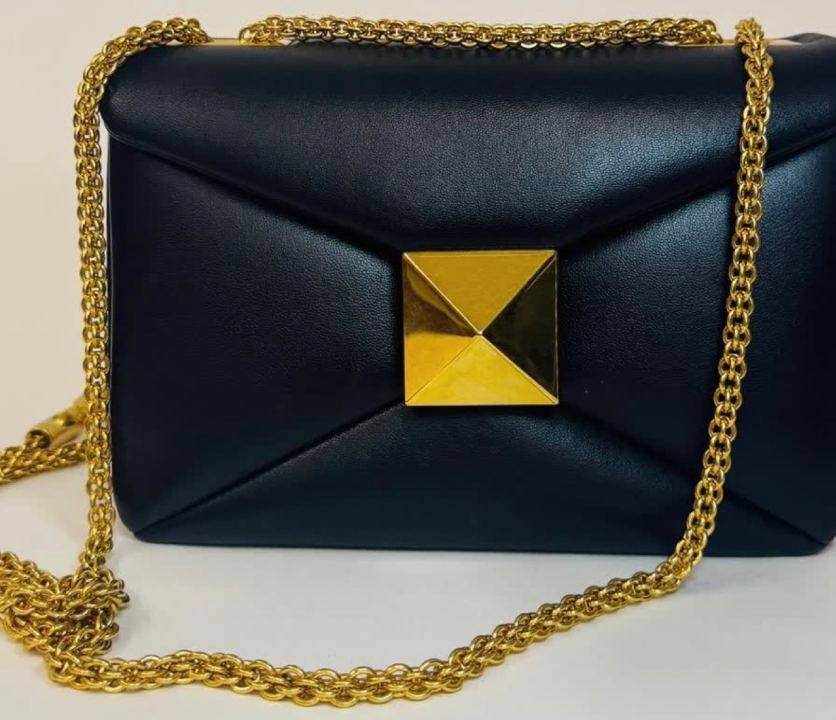 Foto de bolsa Valentino One Stud.