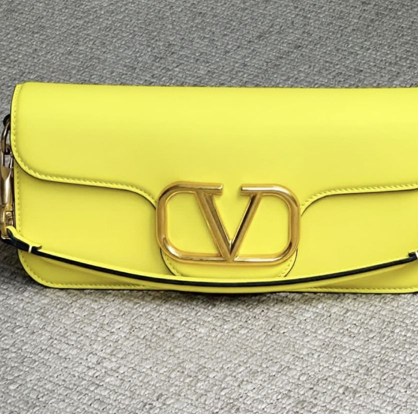 Foto da Valentino LocÒ uma das bolsas valentino mais valorizadas no mercado de luxo em 2026.