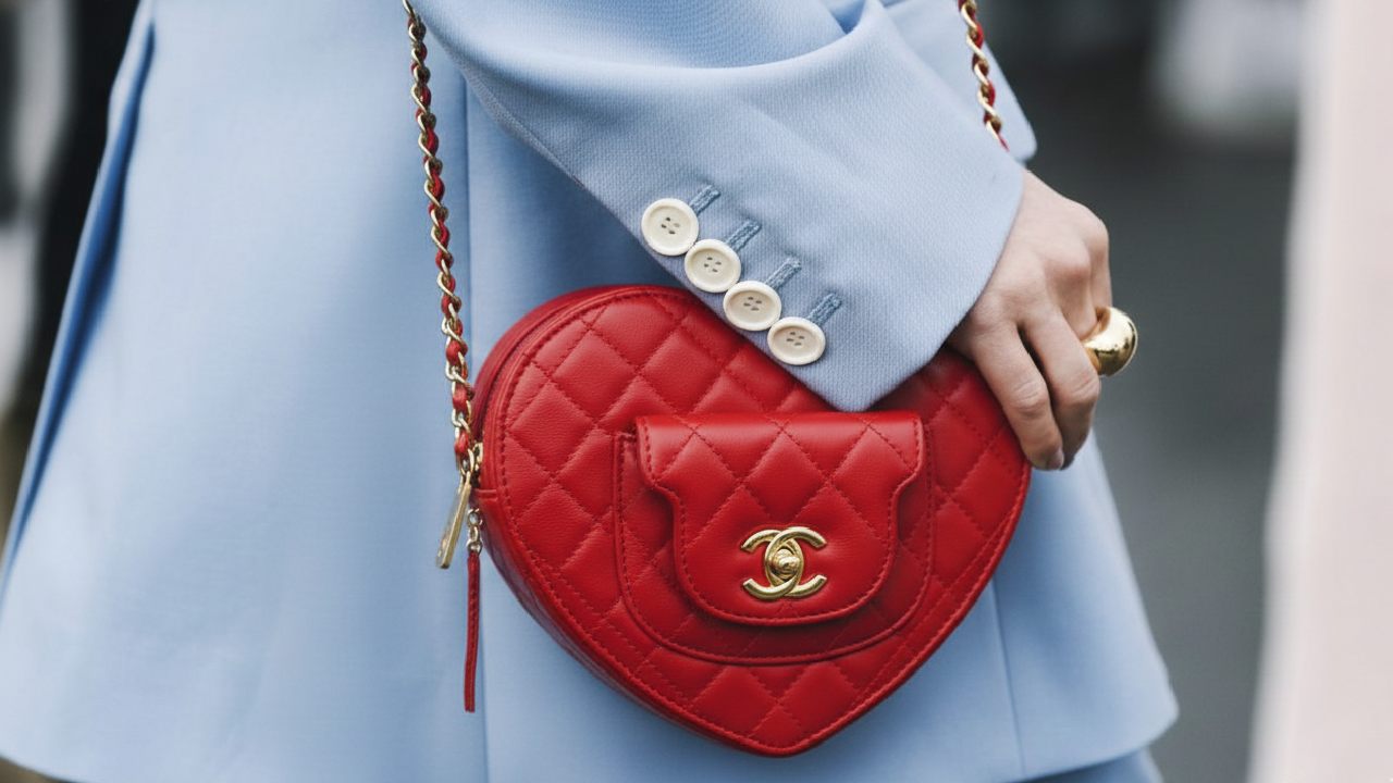 Descubra as melhores bolsas de grife para o Valentine’s Day e datas românticas. Presentes de luxo que vão além de flores e chocolates.
