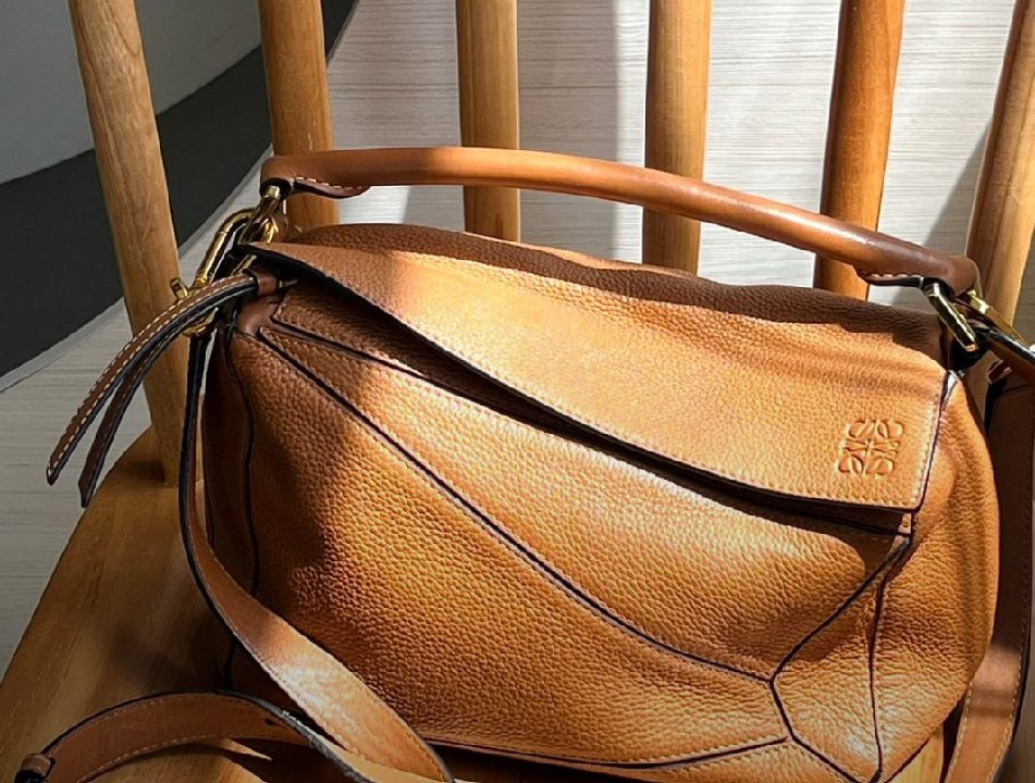 Foto de uma das bolsas de grife da Loewe, modelo Puzzle.