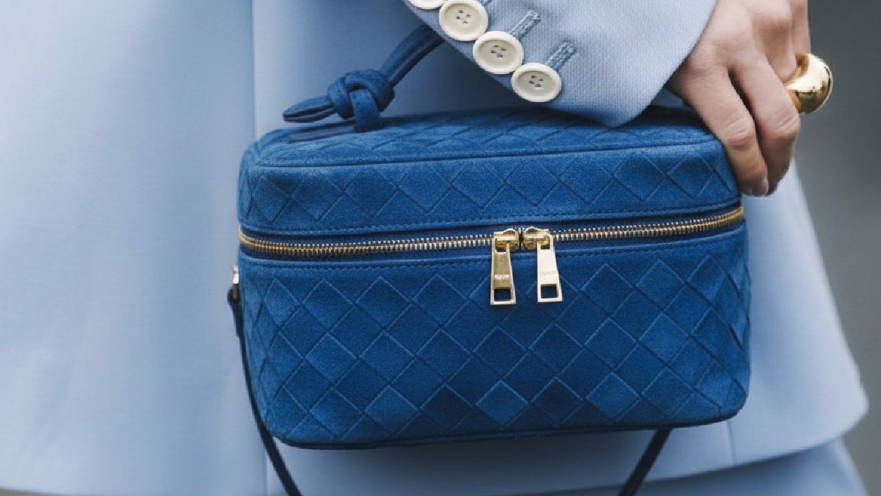 Descubra as novidades da Bottega Veneta que chegaram recentemente no Etiqueta Única: Bolsas em cores disputadas e colecionáveis.