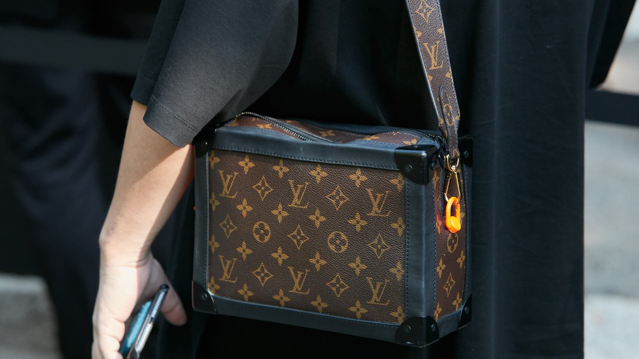 capa do post sobre bolsas com estampa monograma