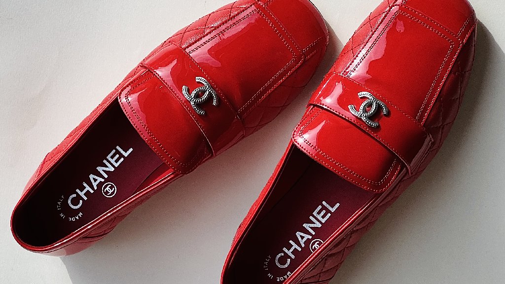 Descubra os sapatos mais confortáveis das marcas de luxo: modelos da Gucci, Chanel, Hermès, D&G de mules, rasteiras e tênis.