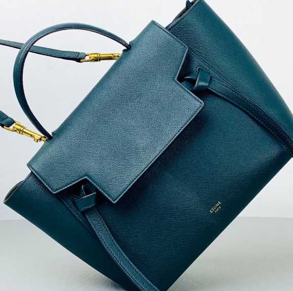 Foto de uma das bolsas clássicas da Celine, modelo Belt, um presente para o Valentine's Day.