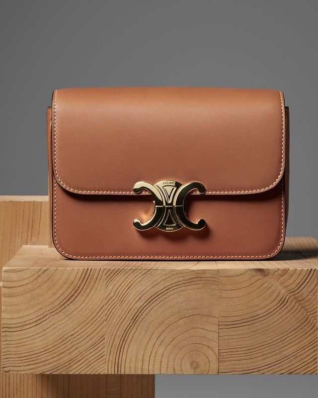 Foto de uma das bolsas clássicas da celine, bolsa triomphe, um presente para valentine's day.