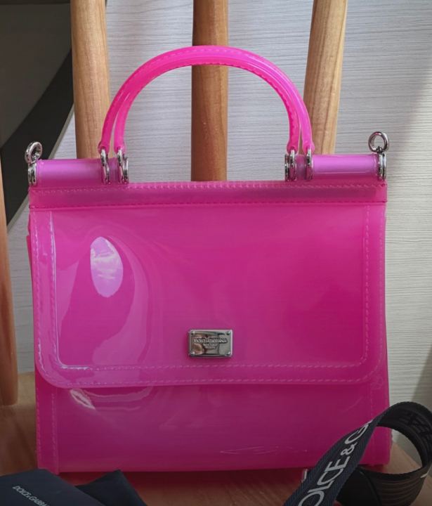 Foto de uma das versões de cool bags da Dolce & Gabbana para o Valentine's Day.