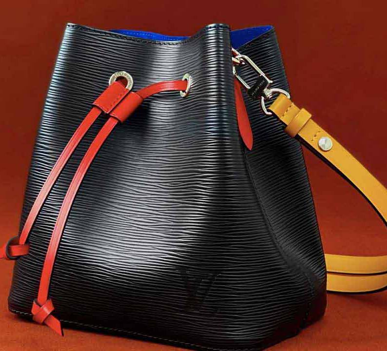 Foto de uma das bolsas louis vuitton de couro EPI mais desejadas: modelo  Noe.