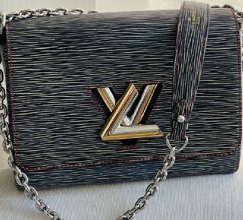 Foto de bolsa louis vuitton de couro EPI, modelo Twist.
