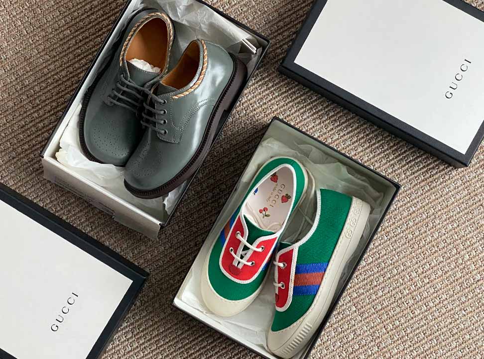 Foto de tênis para crianças da Gucci.