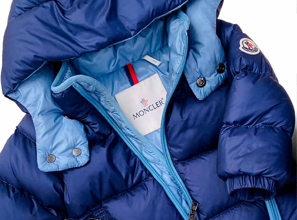 Foto de Casaco Moncler Kids, uma das marcas de luxo infantis no mês do consumidor EÚ.