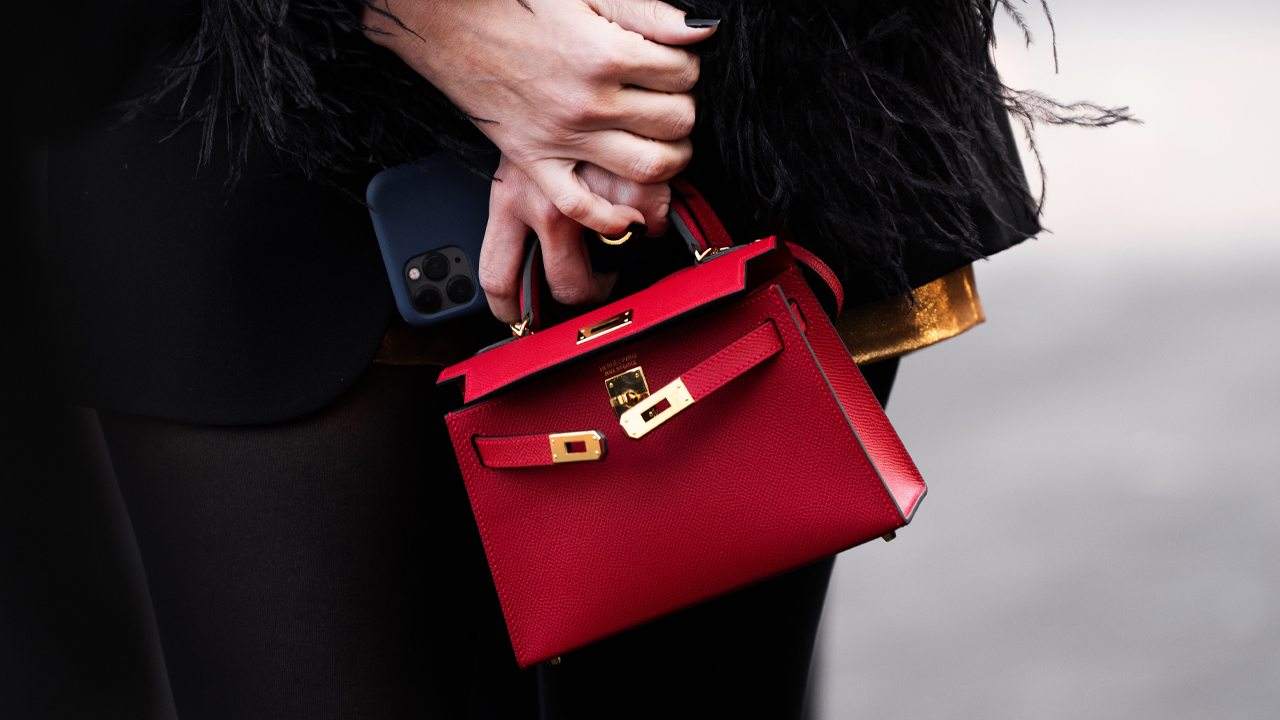 Conheça diferentes modelos de tote bags Hermès além das famosas Birkin e Kelly. Opções menos óbvias e mais acessíveis no Mês do Consumidor.